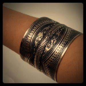 Vintage Silver Toned Metal Fish Cuff Bracelet